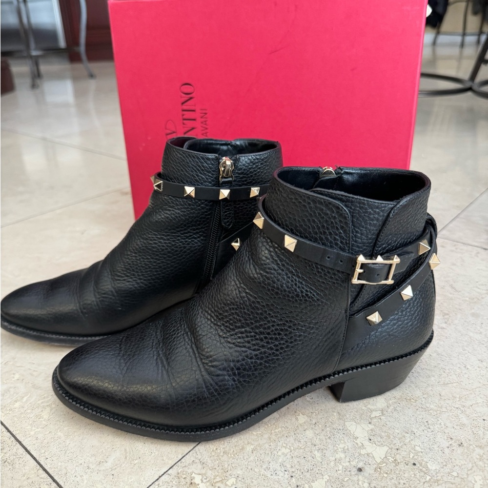 Valeninto studded boots size 8